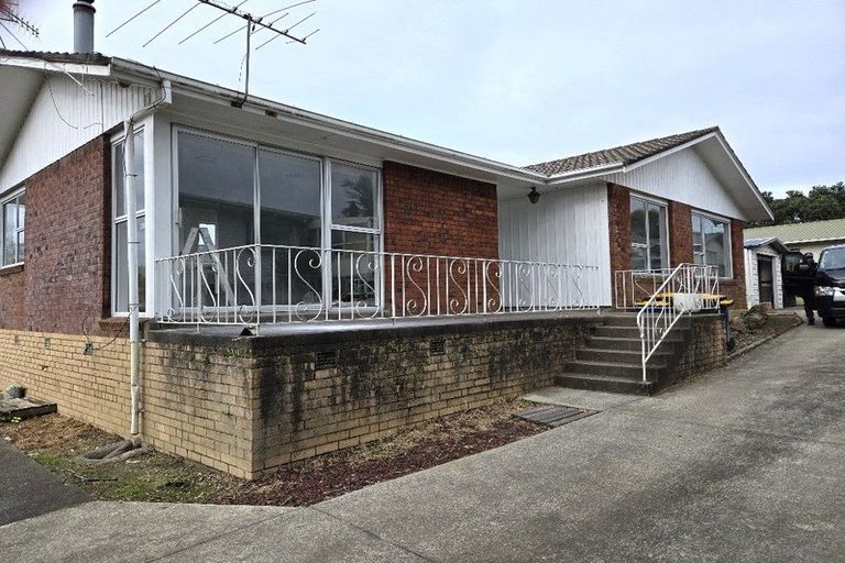 Photo of property in 2/56 Cockayne Crescent, Sunnynook, Auckland, 0620