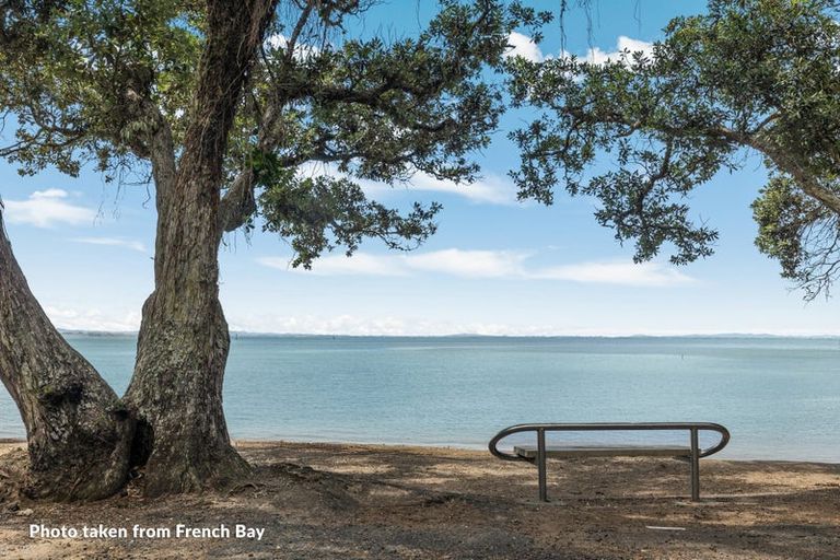 Photo of property in 98 Otitori Bay Road, Titirangi, Auckland, 0604