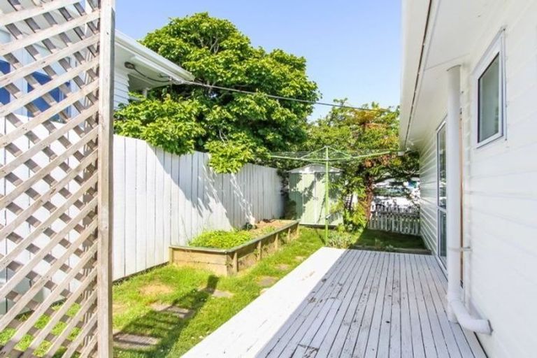 Photo of property in 2/15 Adriatic Avenue, Henderson, Auckland, 0612