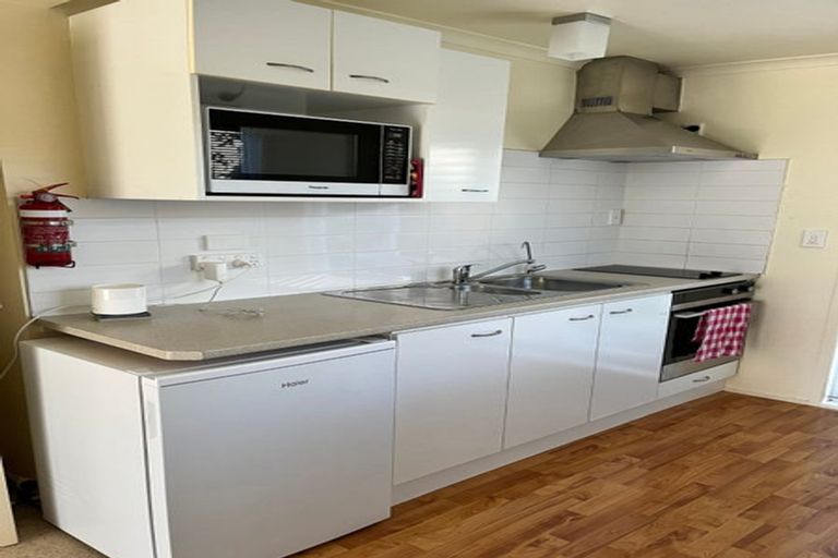 Photo of property in 44 Pacific Parade, Army Bay, Whangaparaoa, 0930