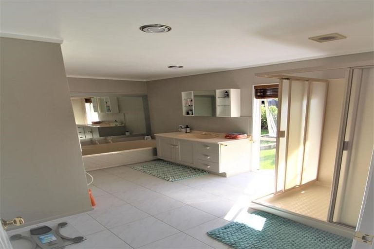 Photo of property in 17 Soling Place, West Harbour, Auckland, 0618