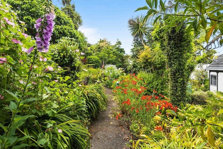 Photo of property in 82 Porritt Avenue, Chatswood, Auckland, 0626