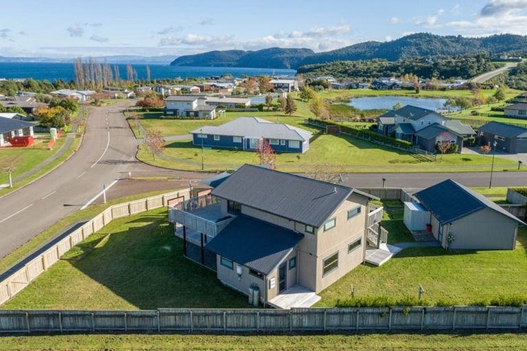 Photo of property in 136 Lisland Drive, Kinloch, Taupo, 3377