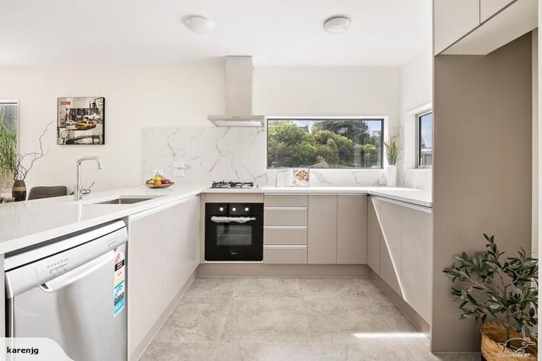 Photo of property in 32 Valhalla Drive, Beach Haven, Auckland, 0626
