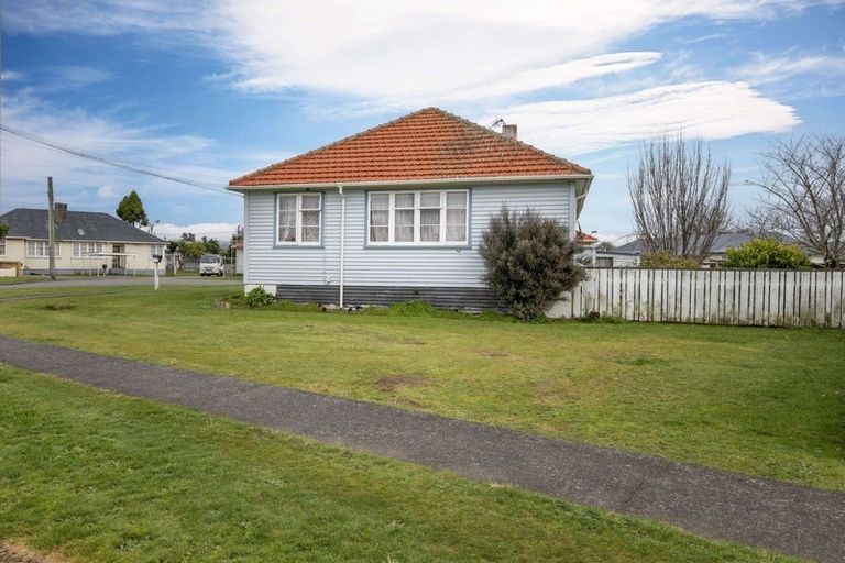 Photo of property in 25 Goldsmith Crescent, Levin, 5510