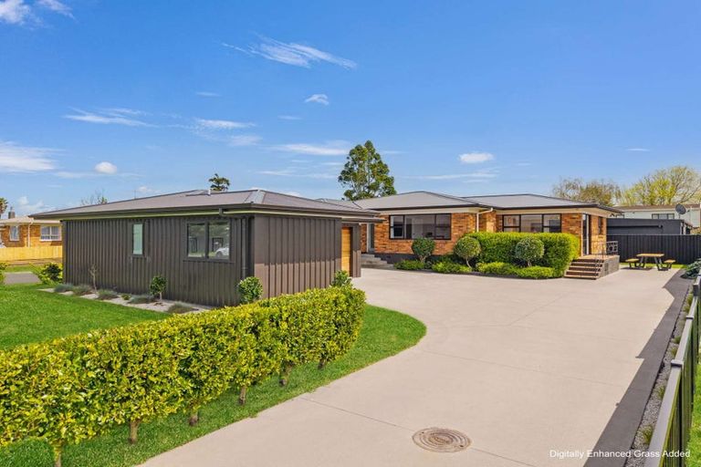Photo of property in 32 Sandspit Road, Waiuku, 2123