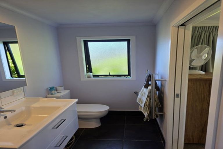 Photo of property in 17 Tauroa Road, Havelock North, 4130