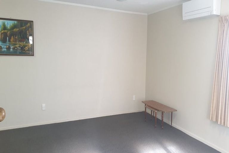 Photo of property in 9 Curacao Place, Grenada Village, Wellington, 6037