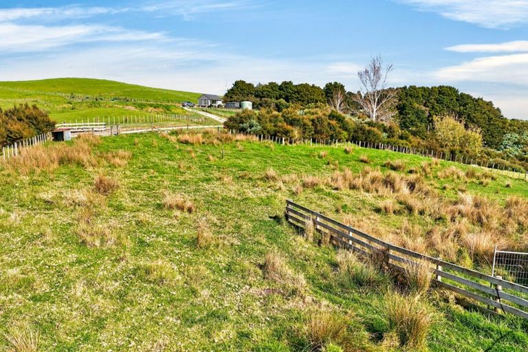 Photo of property in 161 Ranganui Road, Kaiwaka, 0573