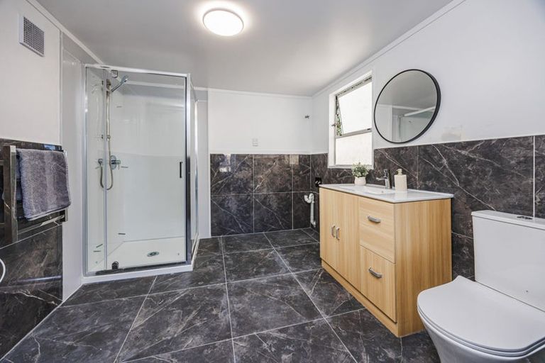 Photo of property in 4/89a Royal Road, Massey, Auckland, 0614