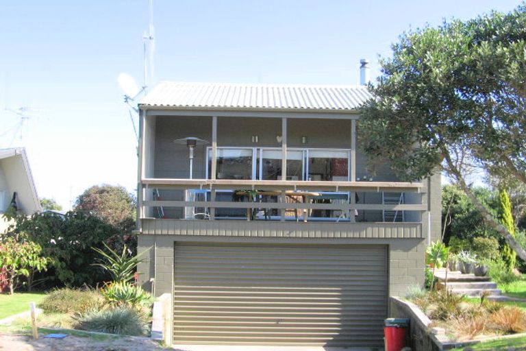 Photo of property in 142 Karewa Parade, Papamoa Beach, Papamoa, 3118