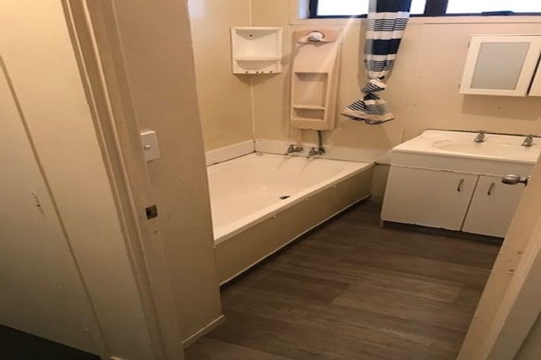 Photo of property in 2/10 Burundi Avenue, Clendon Park, Auckland, 2103