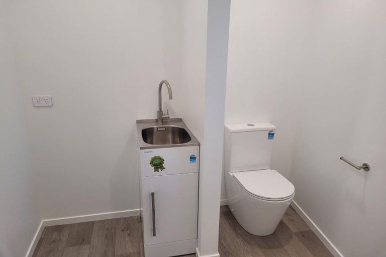 Photo of property in 107a Seaview Road, Westown, New Plymouth, 4310