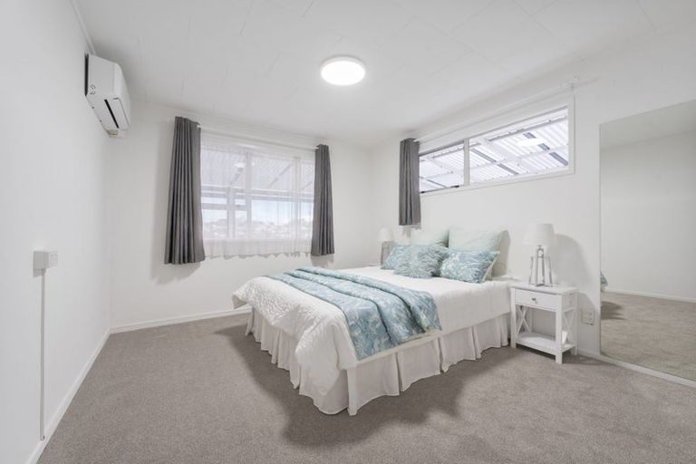 Photo of property in 92 Gallony Avenue, Massey, Auckland, 0614