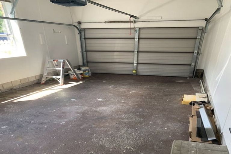 Photo of property in 1/190 Queen Street, Northcote Point, Auckland, 0627