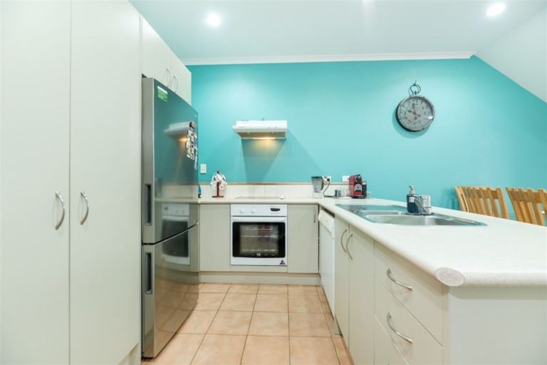 Photo of property in Tuscany Towers, 58/1 Ambrico Place, New Lynn, Auckland, 0600