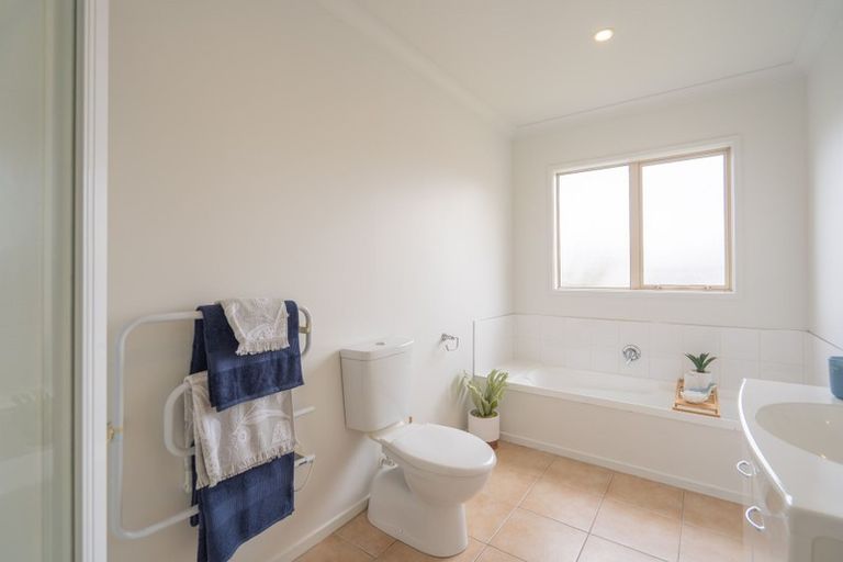 Photo of property in 20 Dusky Crescent, Aotea, Porirua, 5024