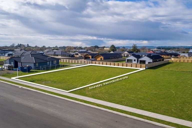 Photo of property in 12 Endelave Way, Carterton, 5713