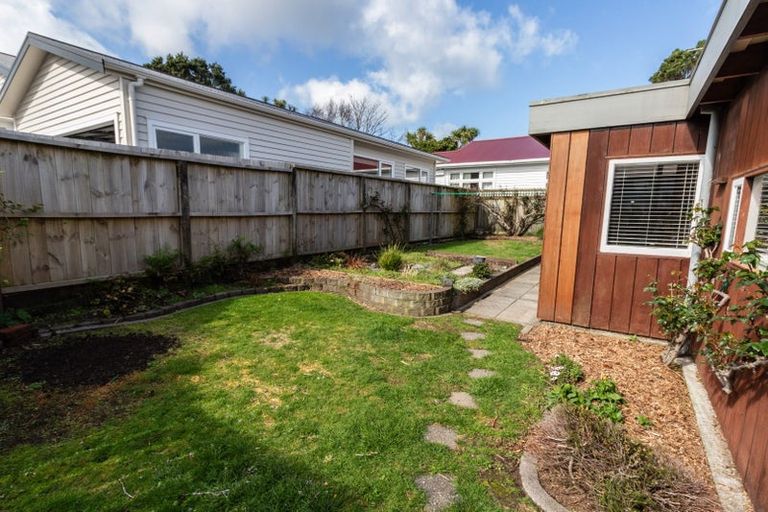 Photo of property in 39 Lucknow Terrace, Khandallah, Wellington, 6035