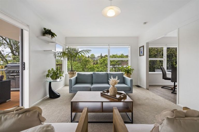 Photo of property in 19 Agincourt Street, Glenfield, Auckland, 0629