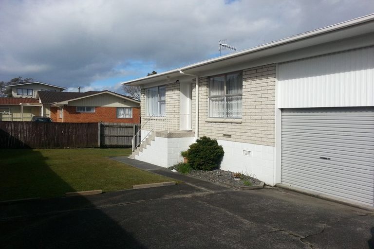 Photo of property in 2/211 Forrest Hill Road, Forrest Hill, Auckland, 0620