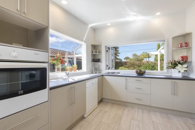 Photo of property in 31 Harbour View Road, Point Wells, 0986