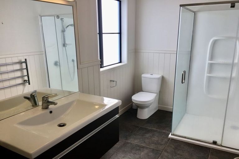 Photo of property in 1a Burford Place, Mellons Bay, Auckland, 2014