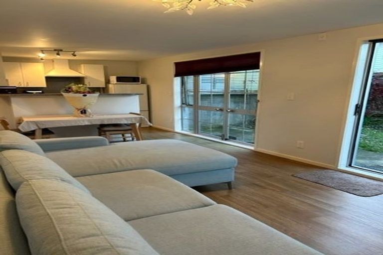 Photo of property in 124 Taylor Terrace, Tawa, Wellington, 5028