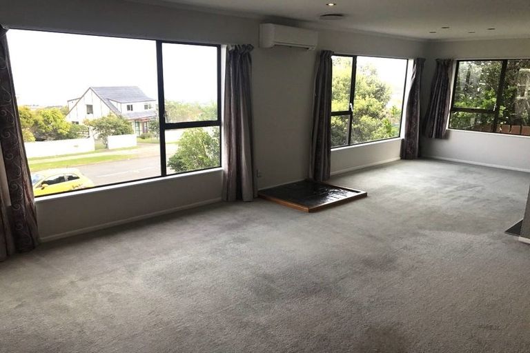 Photo of property in 6 Oakleigh Street, Maungaraki, Lower Hutt, 5010