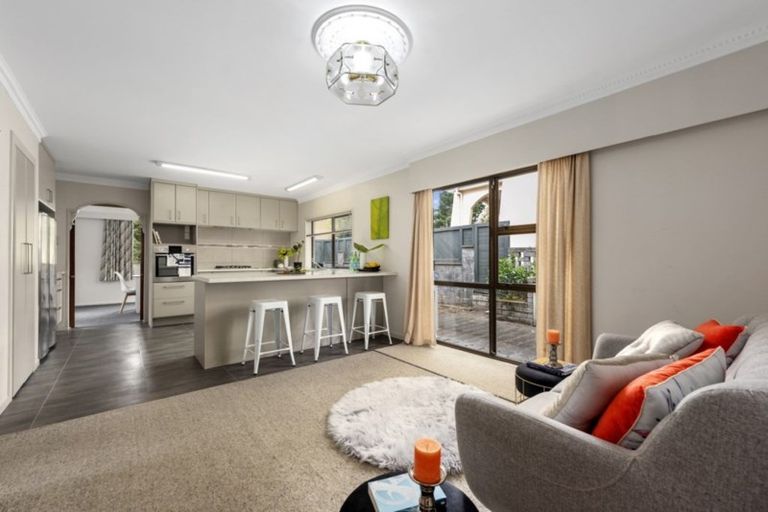 Photo of property in 14 King Charles Drive, Kingsley Heights, Upper Hutt, 5018