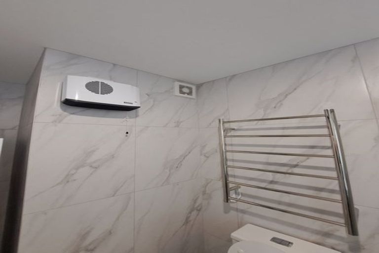 Photo of property in 3/6 Kereru Street, Henderson, Auckland, 0612