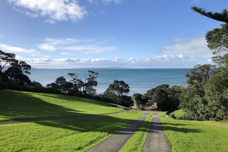 Photo of property in 12 Chelverton Terrace, Red Beach, 0932