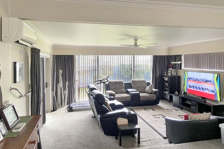 Photo of property in 9 Totara Park Road, Clouston Park, Upper Hutt, 5018