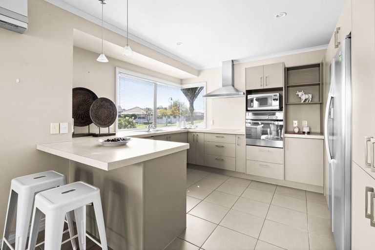 Photo of property in 12 Merlot Drive, Greenmeadows, Napier, 4112