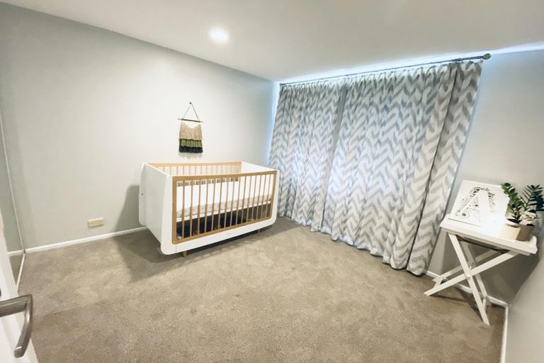 Photo of property in 16 Thomas Rea Place, Te Atatu South, Auckland, 0610