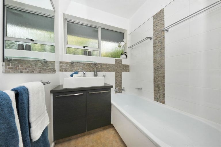 Photo of property in 35 Montclare Avenue, Avonhead, Christchurch, 8042