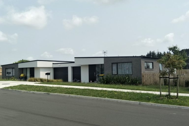 Photo of property in 82 Prado Drive, Pukekohe, 2120