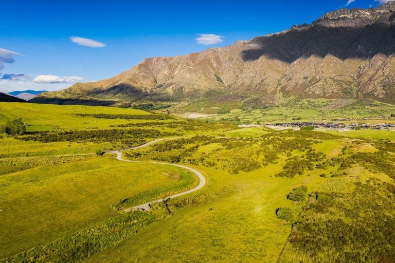 Photo of property in 3 Hanley Lane, Fernhill, Queenstown, 9300