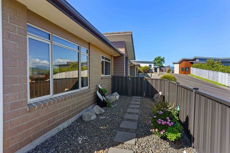 Photo of property in 12 Simpson Crescent, Raumati Beach, Paraparaumu, 5032