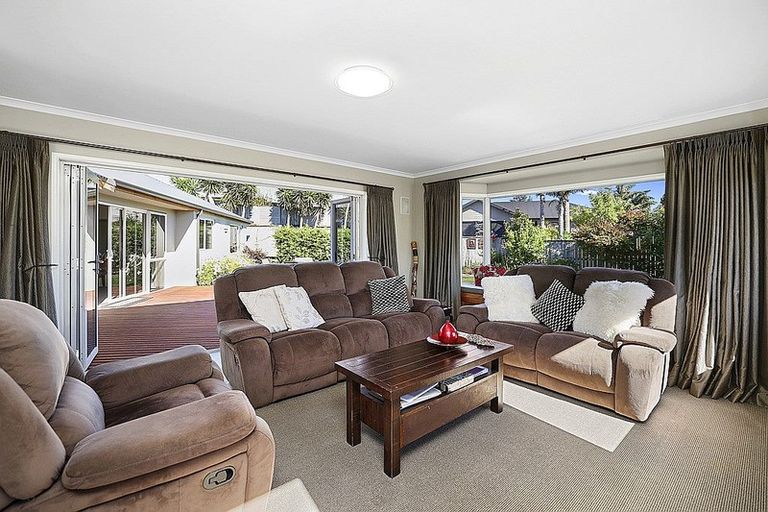 Photo of property in 71 Karamea Street, Whalers Gate, New Plymouth, 4310