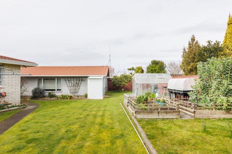 Photo of property in 15 Grange Place, Milson, Palmerston North, 4414