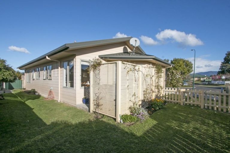 Photo of property in 12 Donegal Place, Katikati, 3129