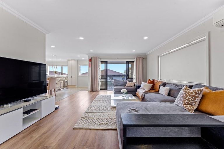 Photo of property in 791a East Coast Road, Northcross, Auckland, 0630