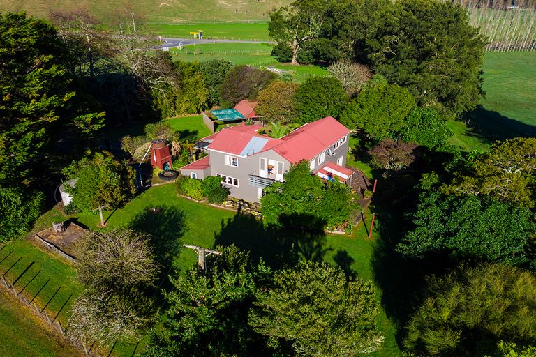 Photo of property in 13 Rangiuia Road, Tolaga Bay, 4077