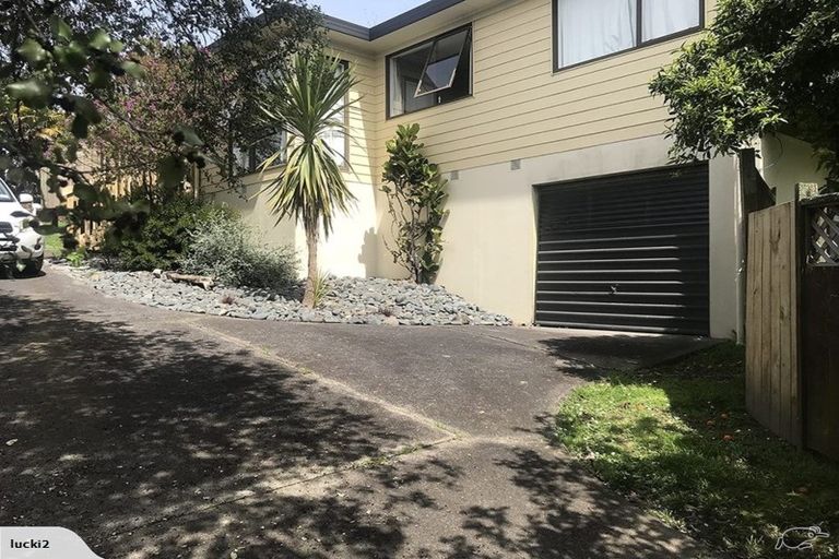 Photo of property in 4 Hassan Drive, Massey, Auckland, 0614