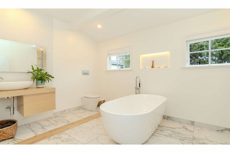 Photo of property in 37 Riverview Road, Kerikeri, 0230