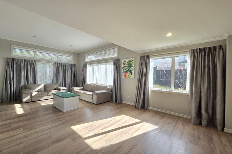 Photo of property in 6b Marina View Drive, West Harbour, Auckland, 0618