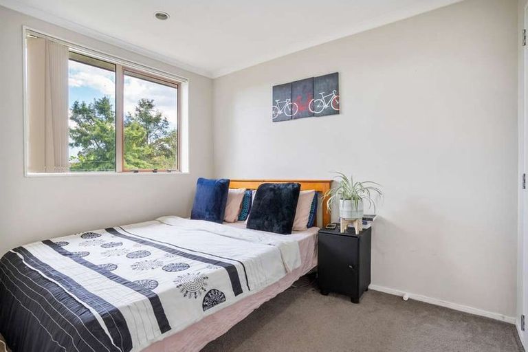 Photo of property in 12 Scotts Field Drive, Takanini, 2112