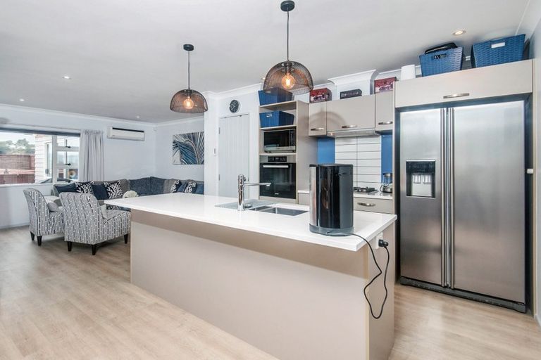 Photo of property in 11 Gennaker Lane, Whitby, Porirua, 5024