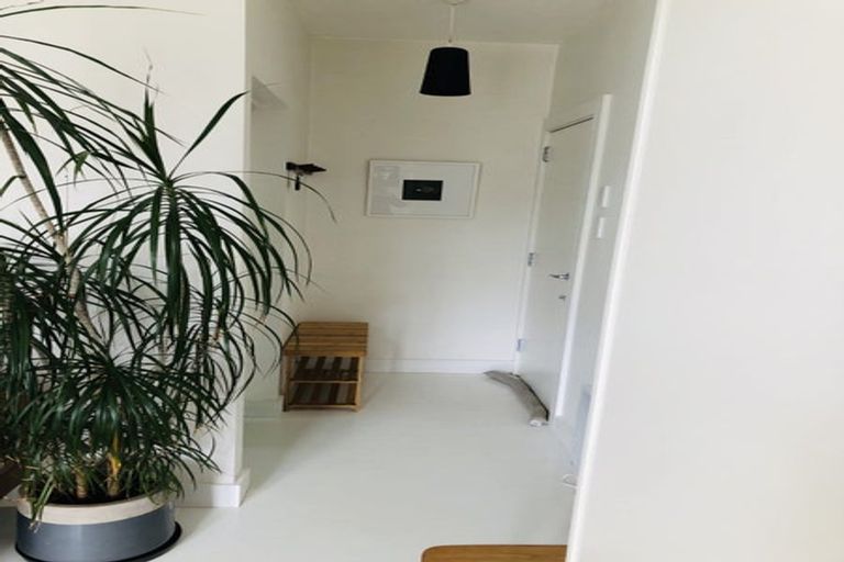 Photo of property in 17 Tanera Crescent, Brooklyn, Wellington, 6021